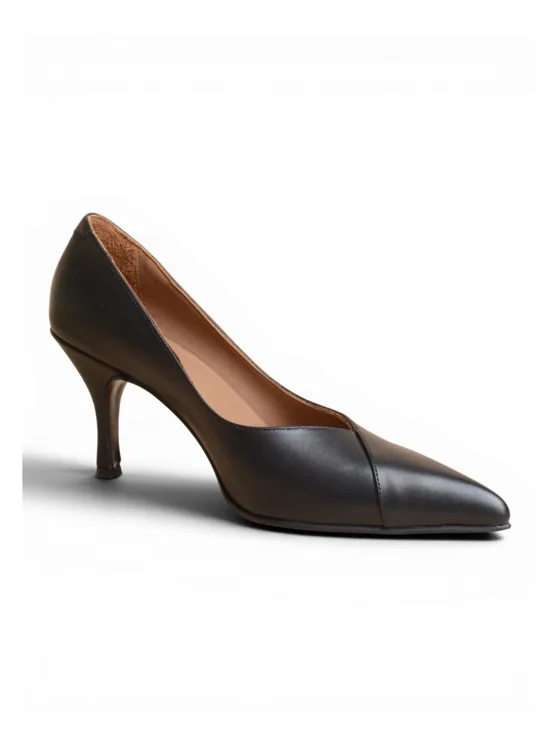 Black Leather Pointed Pump, Asymmetric Vamp — Siyah Deri Sivri Burun Pump · 8,5 cm
